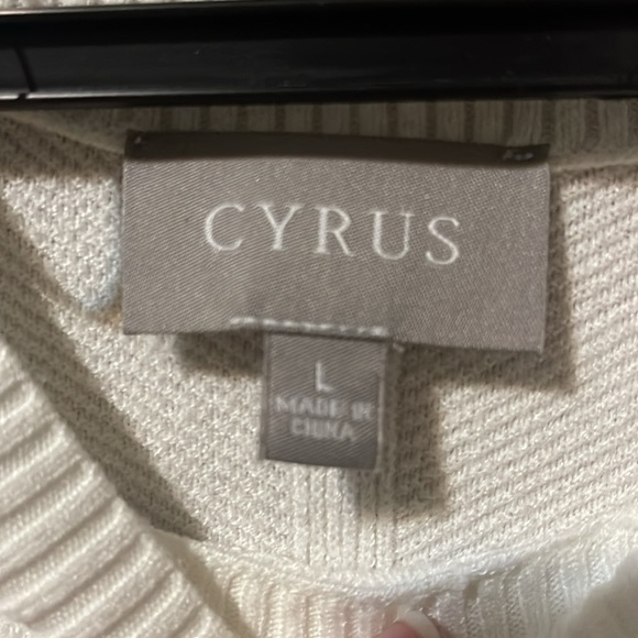 2 for 15$// Cyrus White Sweater - Picture 2 of 2